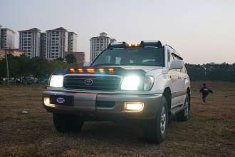 Дефлектор капота Land Cruiser 100 , с подсветкой