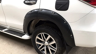 Фендера Fortuner 2015 +, широкие