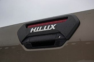 Накладка Hilux Pick Up 2015 +,  на крышу задней двери 