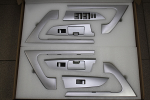 Тюнинг для Накладки Land Cruiser 200 в двери , дизайн 2016 