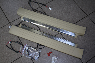 Накладки Prado 150 на пороги дверей с подсветкой, бежевые