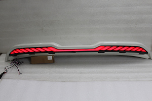 Тюнинг для Спойлер Land Cruiser 200 дизайн 2016 на верх заднего стекла, белый , со стопом и поворотником